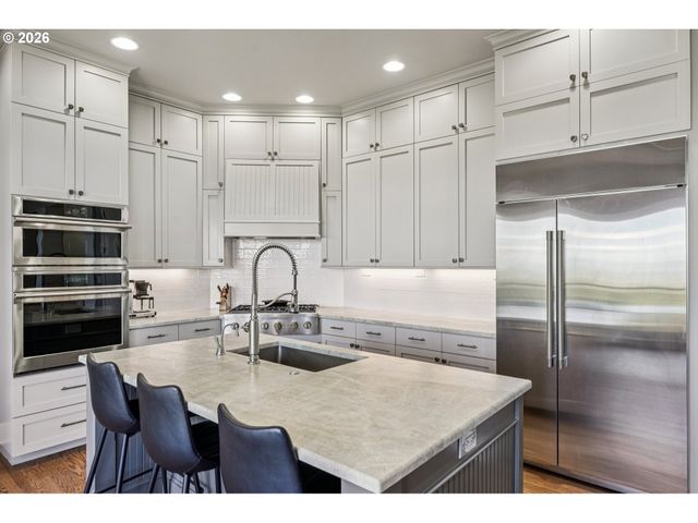 814 Nw SPRING Ave, Portland, OR 97229