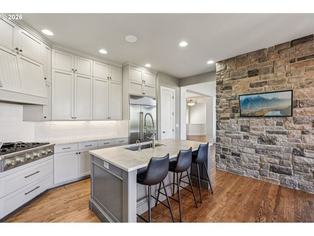 814 Nw SPRING Ave, Portland, OR 97229