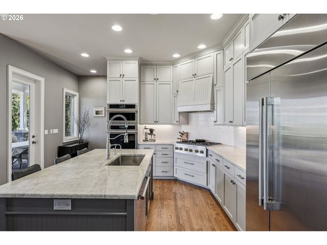 814 Nw SPRING Ave, Portland, OR 97229