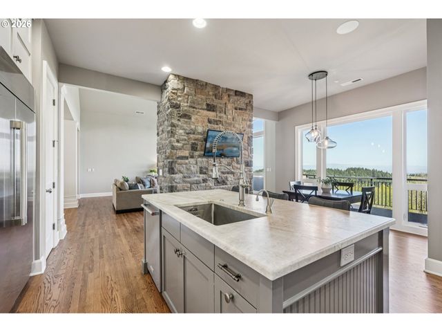 814 Nw SPRING Ave, Portland, OR 97229