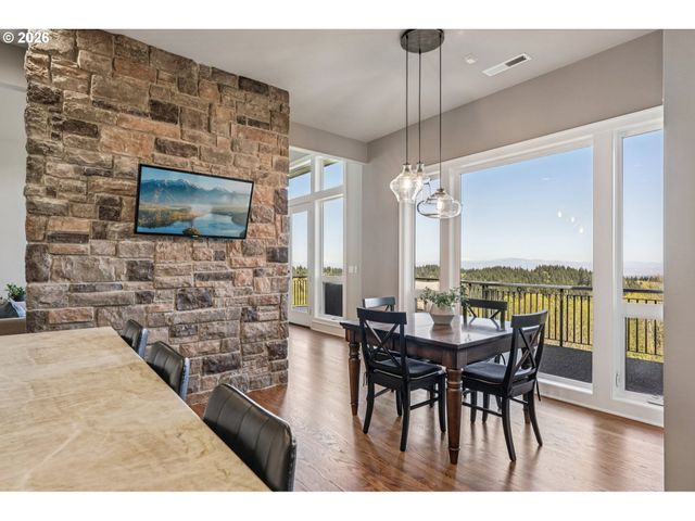 814 Nw SPRING Ave, Portland, OR 97229