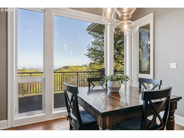 814 Nw SPRING Ave, Portland, OR 97229