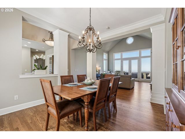 814 Nw SPRING Ave, Portland, OR 97229