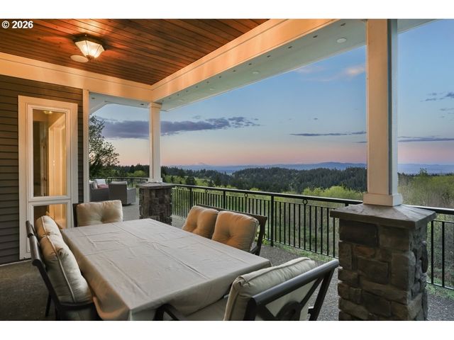 814 Nw SPRING Ave, Portland, OR 97229