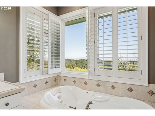 814 Nw SPRING Ave, Portland, OR 97229