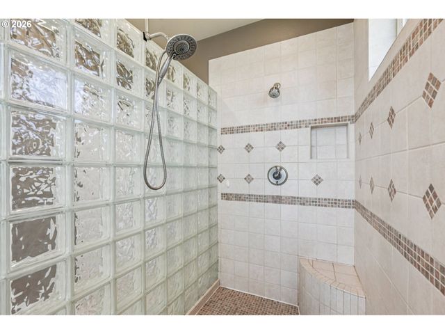 814 Nw SPRING Ave, Portland, OR 97229