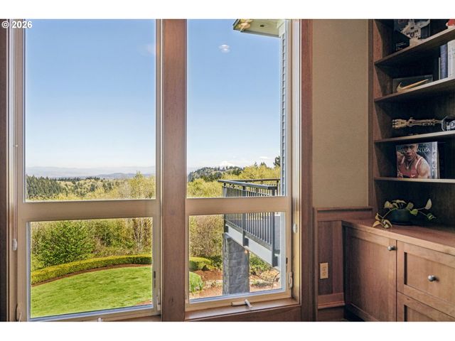 814 Nw SPRING Ave, Portland, OR 97229