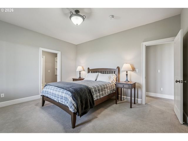 814 Nw SPRING Ave, Portland, OR 97229