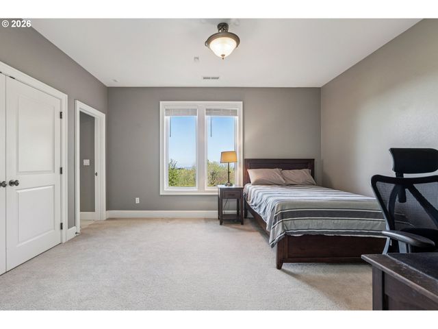 814 Nw SPRING Ave, Portland, OR 97229