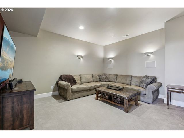 814 Nw SPRING Ave, Portland, OR 97229