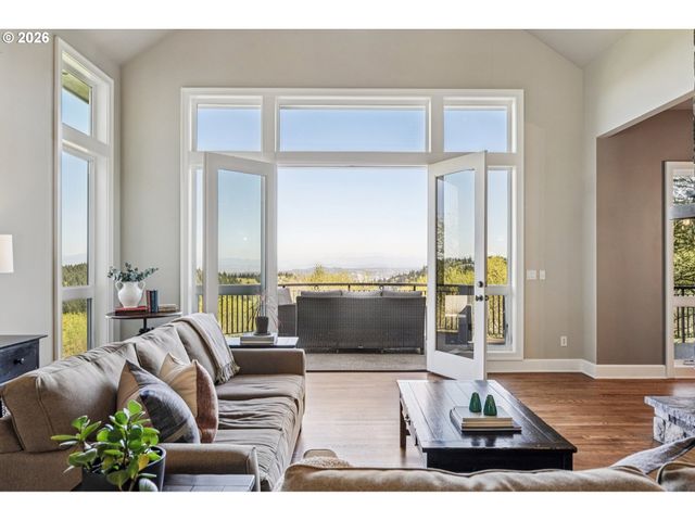 814 Nw SPRING Ave, Portland, OR 97229