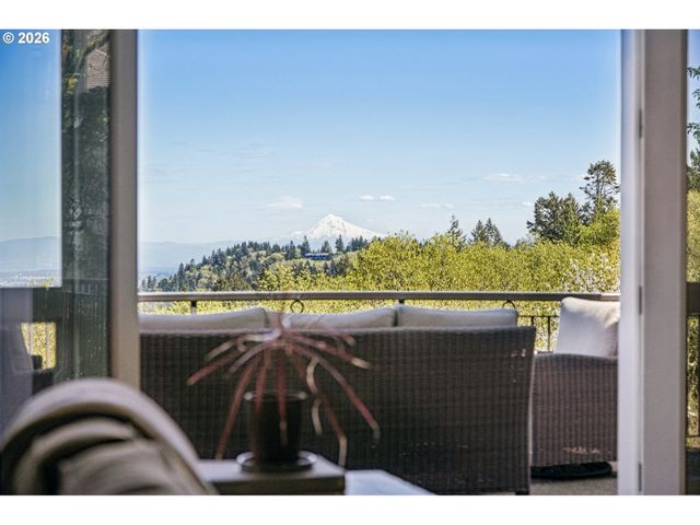 814 Nw SPRING Ave, Portland, OR 97229