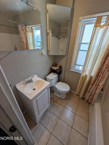 4037 Packard Road, Toledo, OH 43612