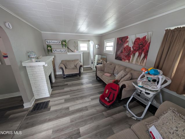 4037 Packard Road, Toledo, OH 43612