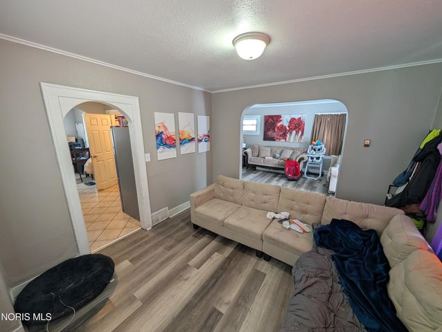 4037 Packard Road, Toledo, OH 43612