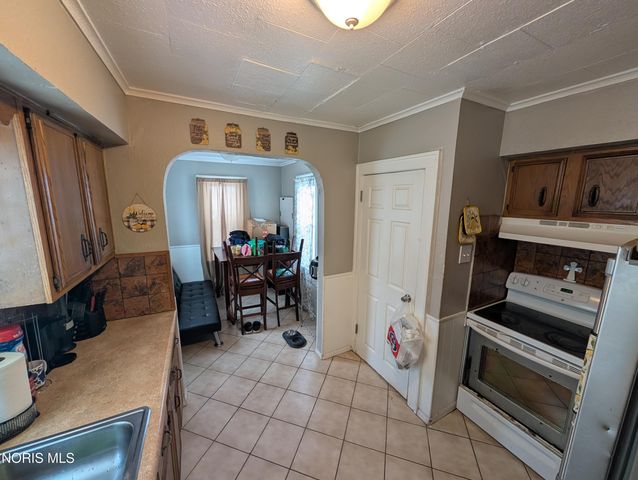 4037 Packard Road, Toledo, OH 43612