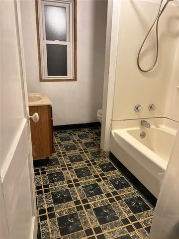 320 Main St, New Kensington, PA 15068