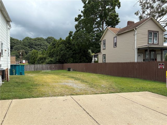 320 Main St, New Kensington, PA 15068