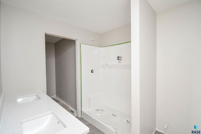 5513 W Rock Hill Pl Place, Sioux Falls, SD 57107