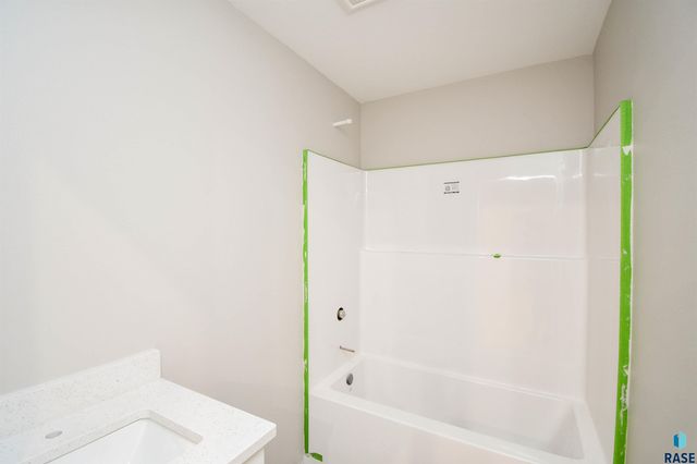 5513 W Rock Hill Pl Place, Sioux Falls, SD 57107