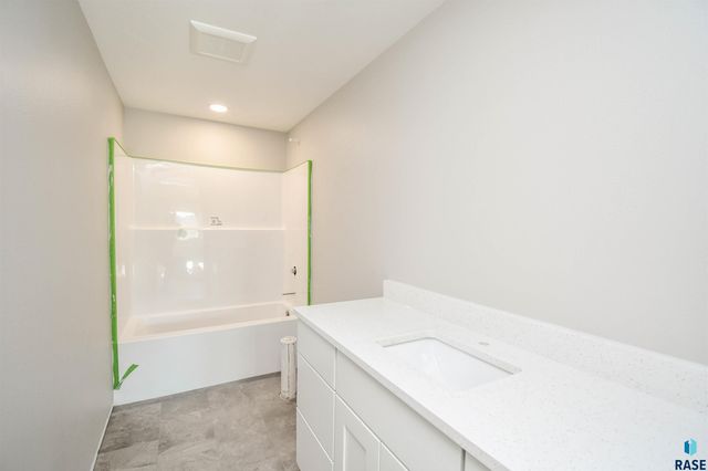 5513 W Rock Hill Pl Place, Sioux Falls, SD 57107