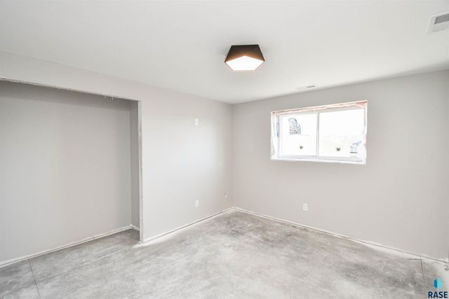 5513 W Rock Hill Pl Place, Sioux Falls, SD 57107