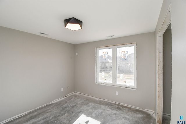 5513 W Rock Hill Pl Place, Sioux Falls, SD 57107