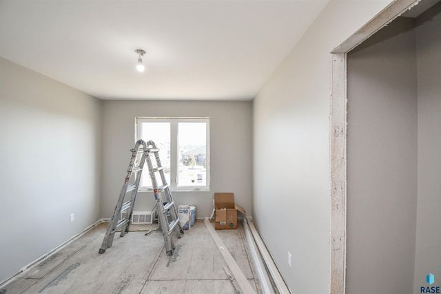 5513 W Rock Hill Pl Place, Sioux Falls, SD 57107