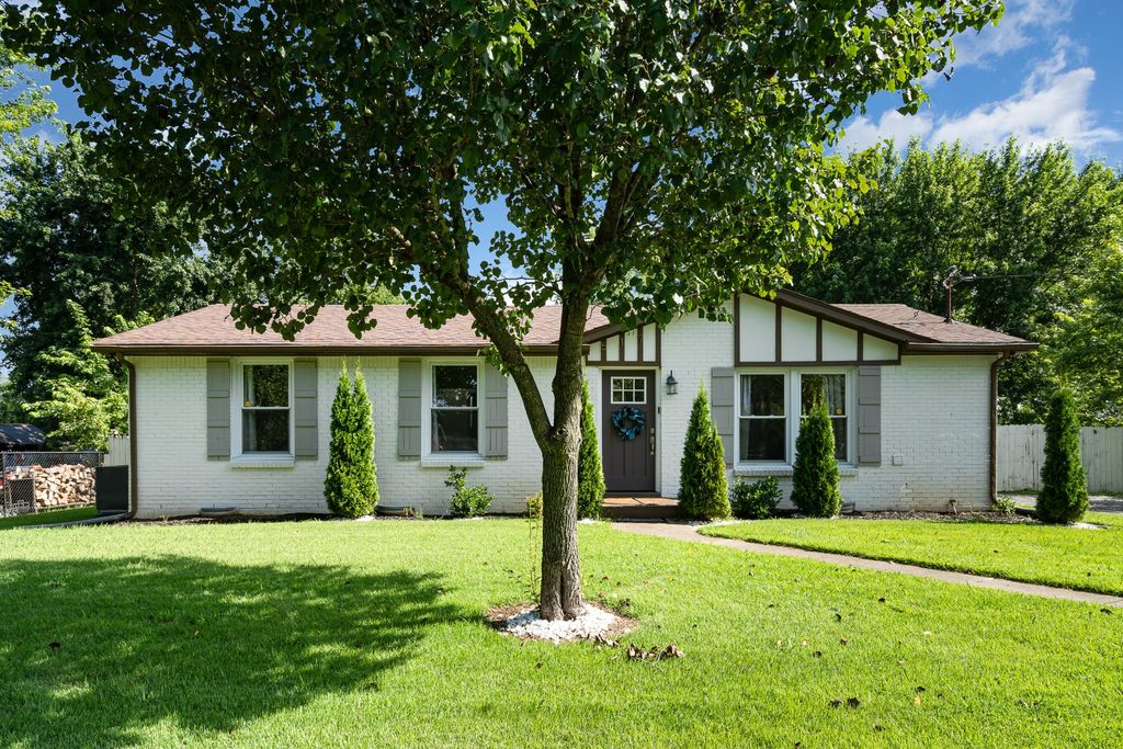 517 Jewel Dr, Clarksville, TN 37042