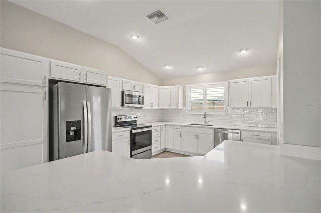 3320 DZURO DRIVE, Oxford, FL 34484