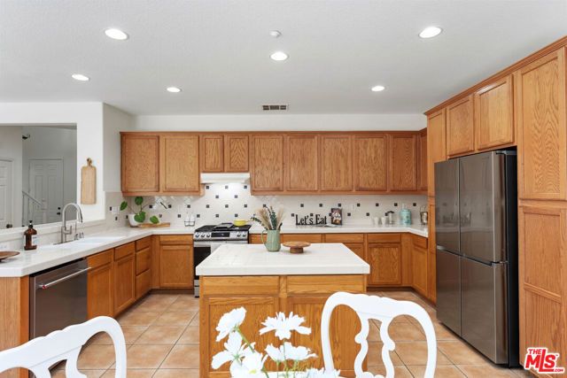 7701 Jordan Avenue, Los Angeles, CA 91304