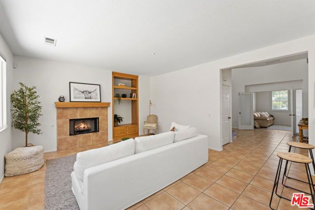 7701 Jordan Avenue, Los Angeles, CA 91304