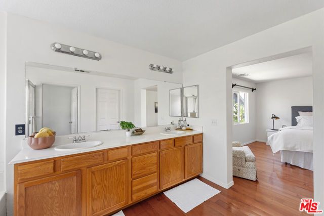 7701 Jordan Avenue, Los Angeles, CA 91304
