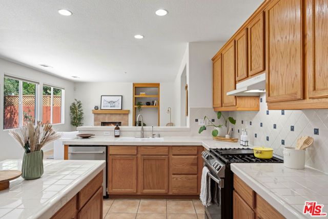 7701 Jordan Avenue, Los Angeles, CA 91304