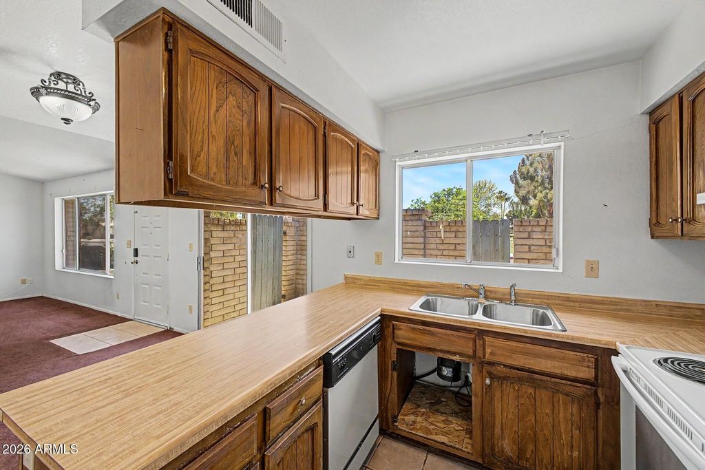 Image 13 of property listing at 1022 W MALIBU Drive, Tempe, AZ 85282