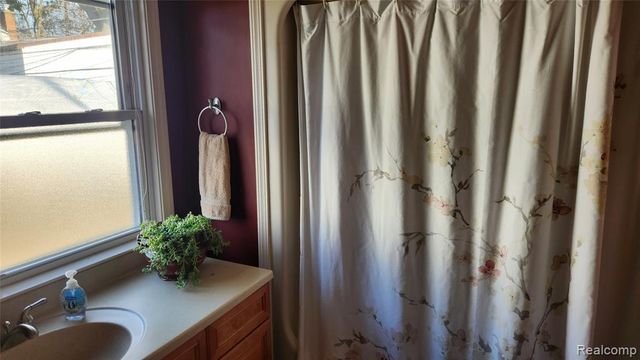 29513 Greenland Street, Livonia, MI 48154