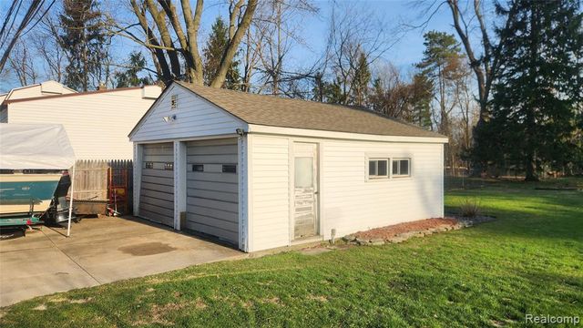 29513 Greenland Street, Livonia, MI 48154