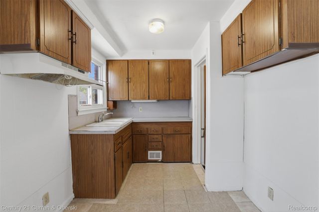 1656 N Franklin Street, Dearborn, MI 48128