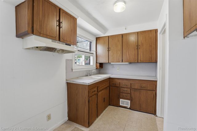 1656 N Franklin Street, Dearborn, MI 48128