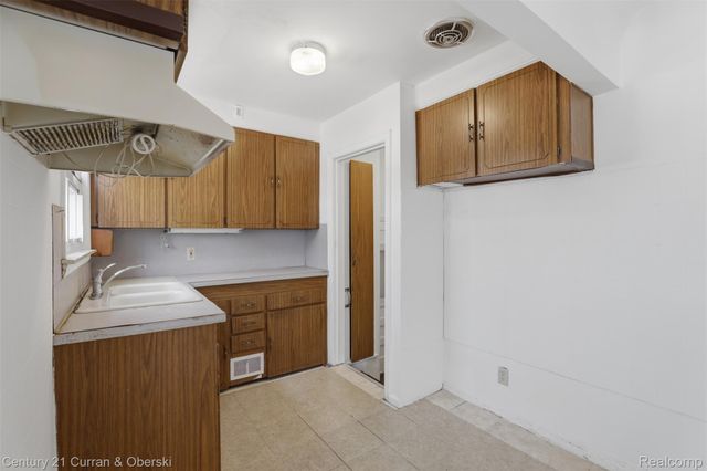 1656 N Franklin Street, Dearborn, MI 48128