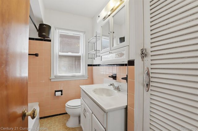 1656 N Franklin Street, Dearborn, MI 48128