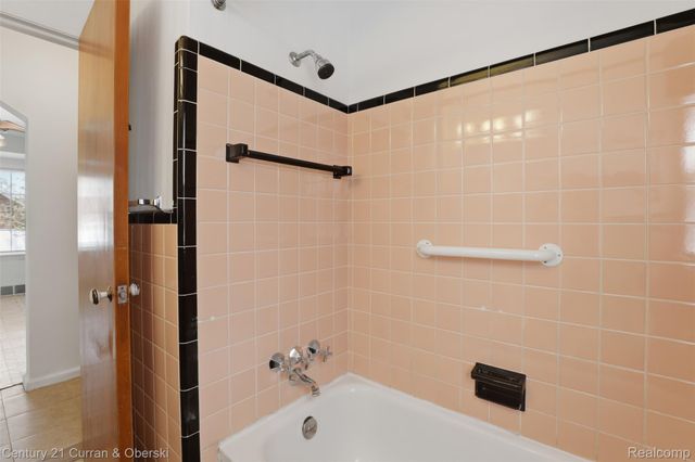 1656 N Franklin Street, Dearborn, MI 48128