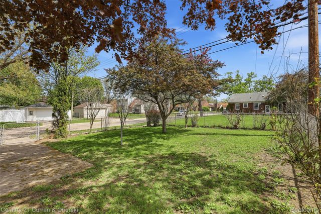 1656 N Franklin Street, Dearborn, MI 48128