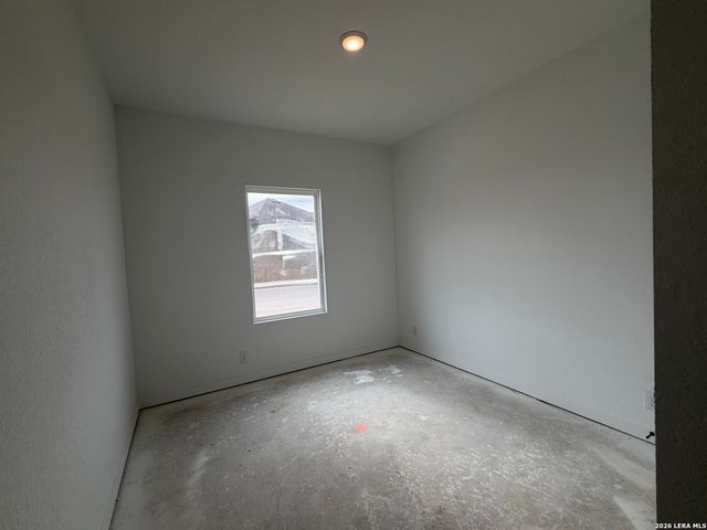 10907 Bop Ln, Adkins, TX 78101