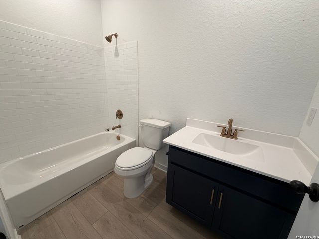 10907 Bop Ln, Adkins, TX 78101