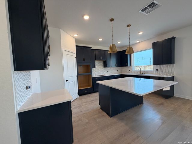 10907 Bop Ln, Adkins, TX 78101