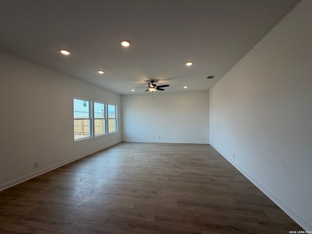 10907 Bop Ln, Adkins, TX 78101