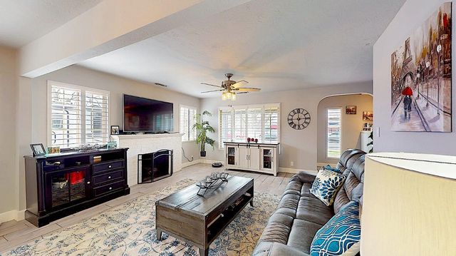 204 N Santa Ana Ave, Modesto, CA 95354