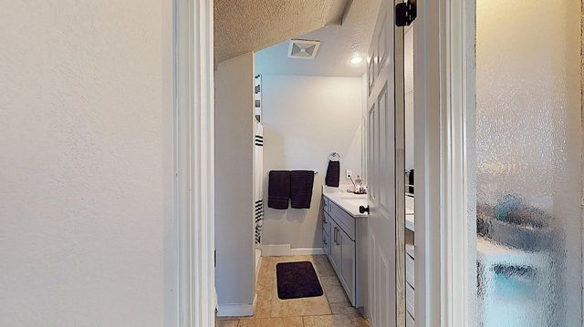 204 N Santa Ana Ave, Modesto, CA 95354