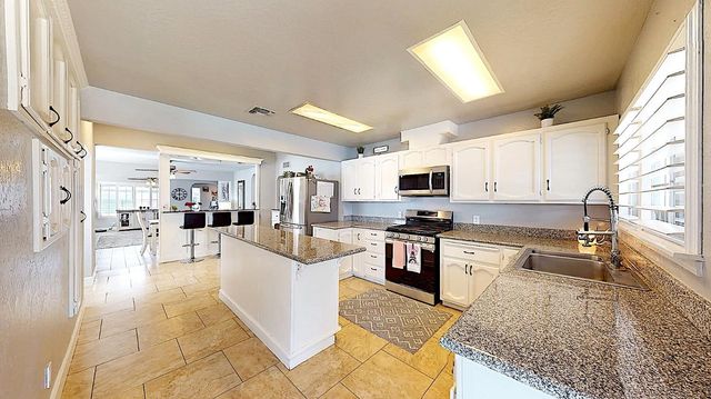 204 N Santa Ana Ave, Modesto, CA 95354